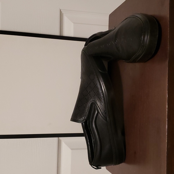 Gucci  Supreme Sneakers - Picture 4 of 7